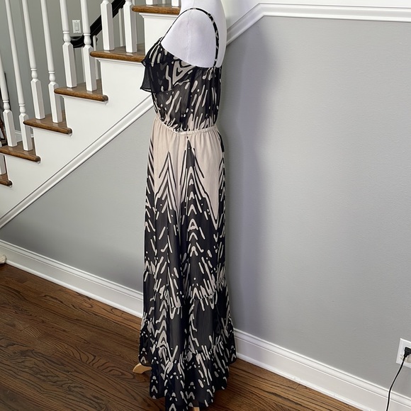 Express Black and Tan Sleeveless Chiffon Maxi Dress - Picture 4 of 11
